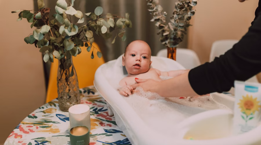 Les 5 meilleurs changeurs pour un bain de bébé sûr et calme
